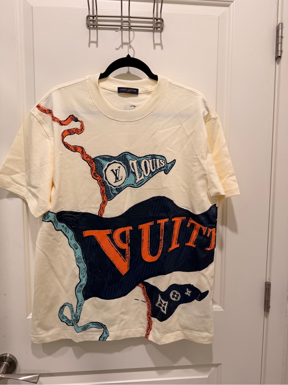 Louis Vuitton Intarsia
Graphic T-Shirt Size L White
Flag Monogram
